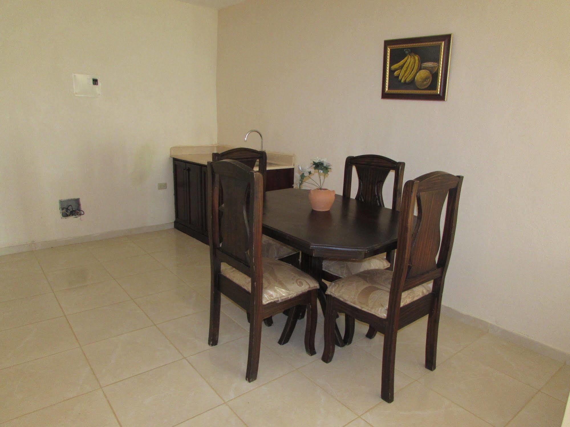 Marina Del Mar Restaurante Hotel San Fernando de Monte Cristi