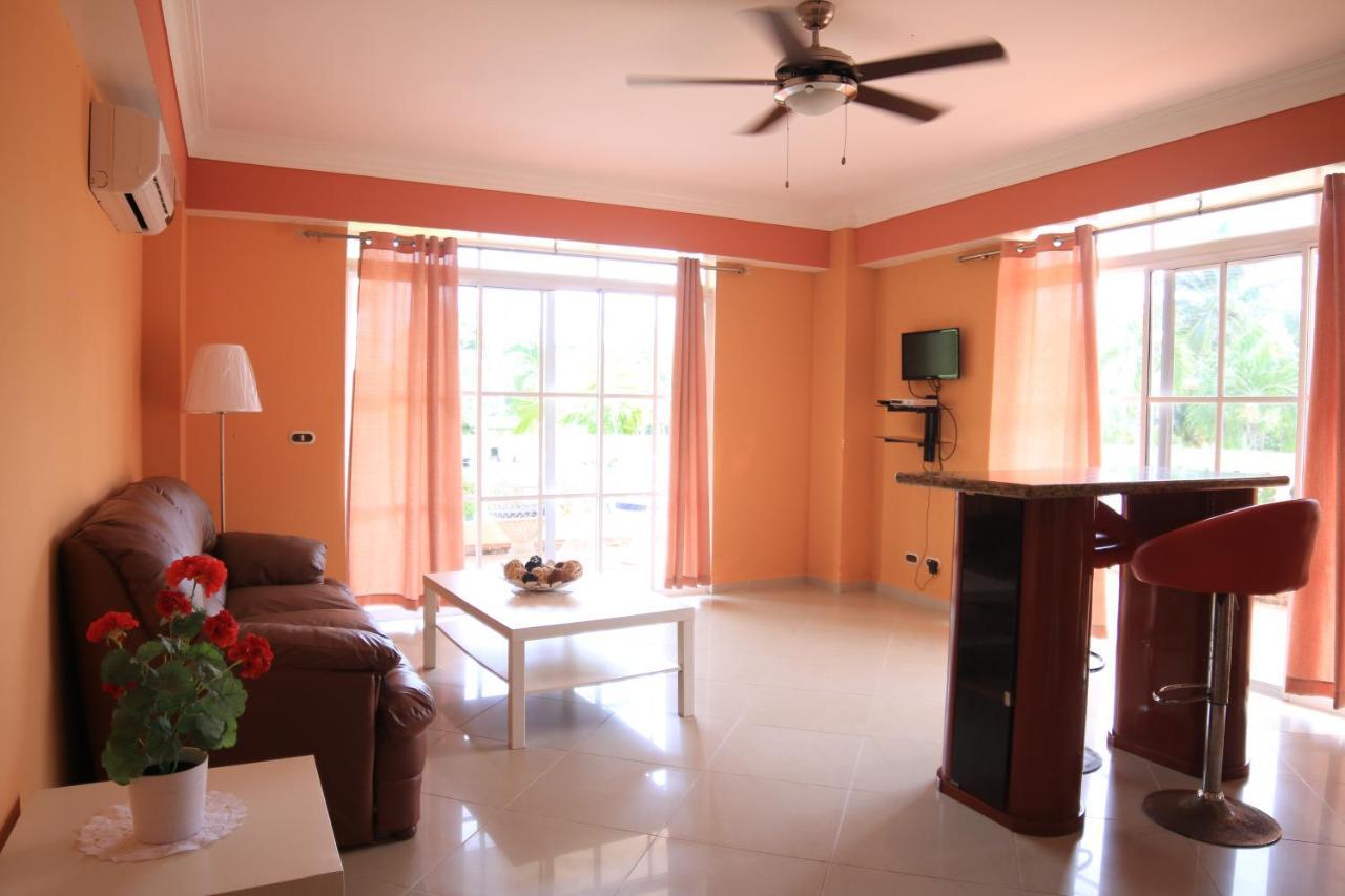 Residencial Las Palmeras De Willy Boca Chica