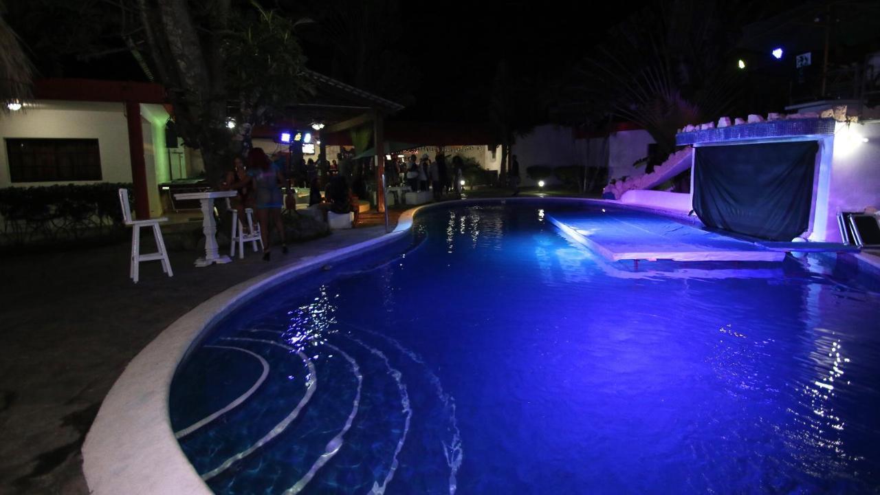Oasis Adult Pop Hotel