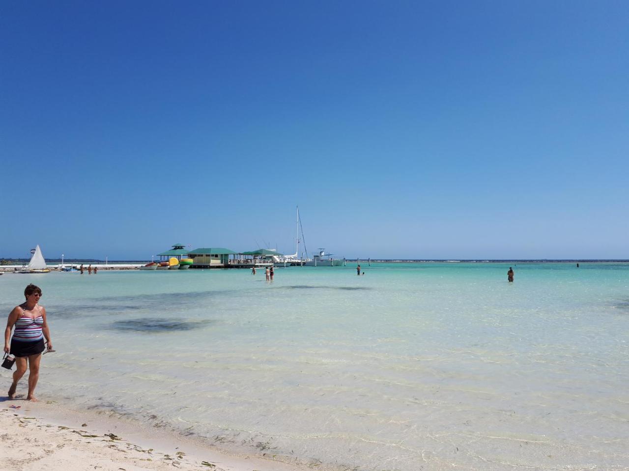 Residencial Las Palmeras De Willy Resort
