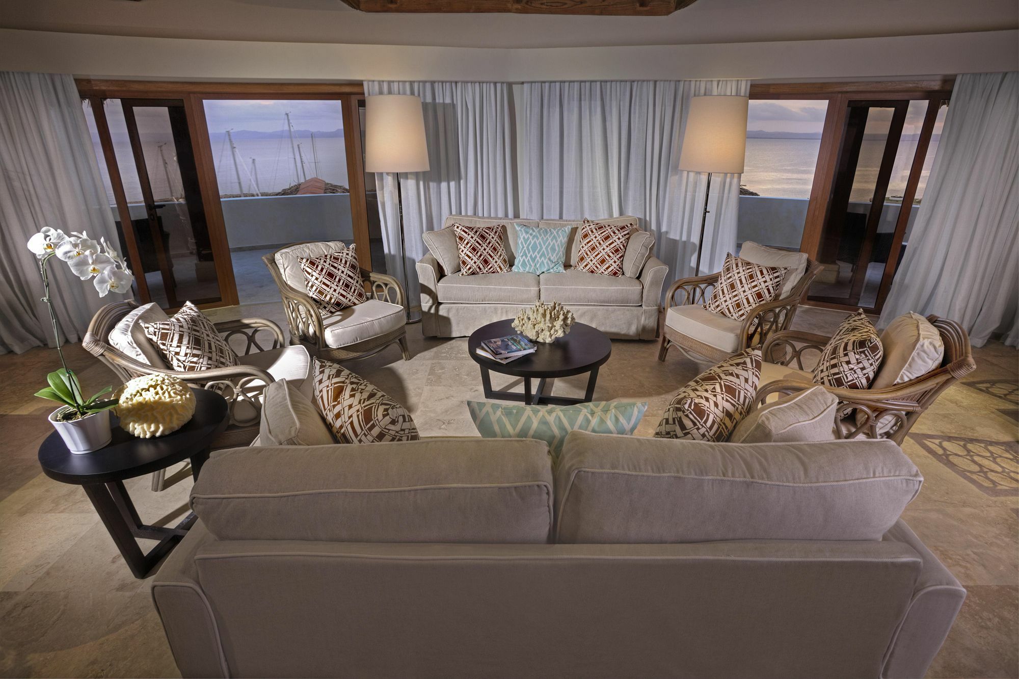 The Bannister & Yacht Club By Mint 5*