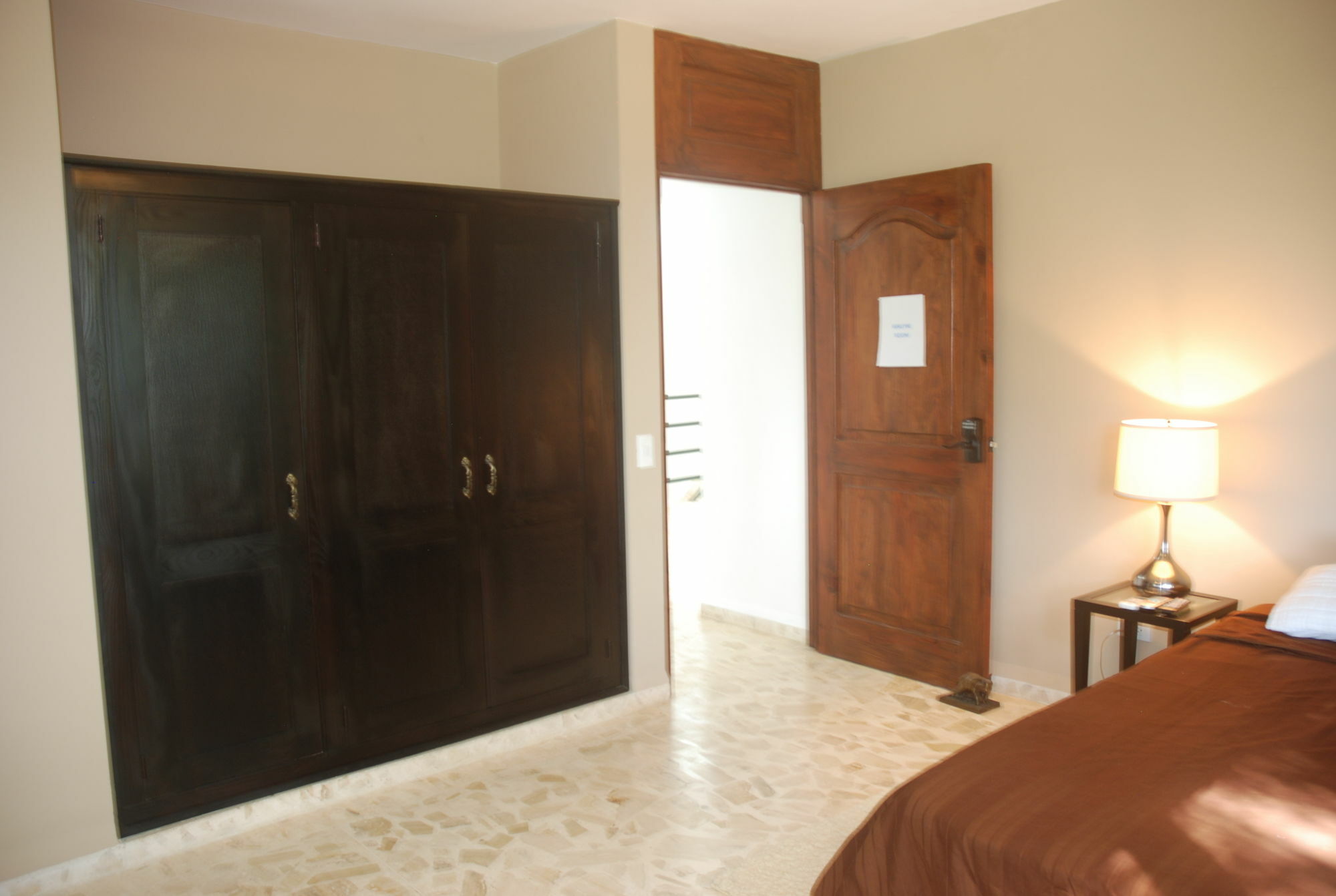 E And J Boutique Residences *
