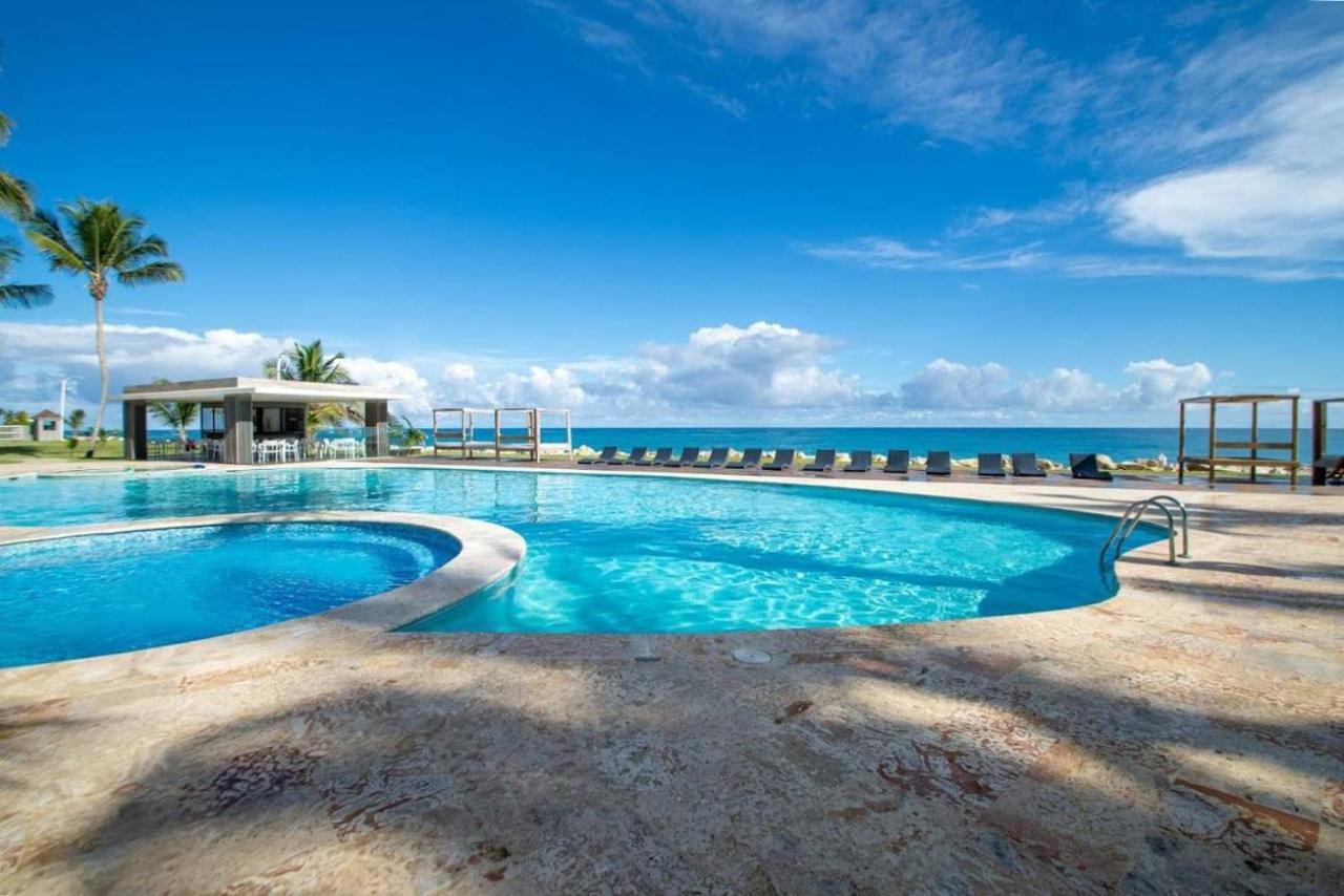 Seawinds - Beachfront Getaway