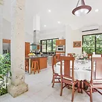 Spacious 4 Bedroom Villa With Pool, Touring Cart & Maid