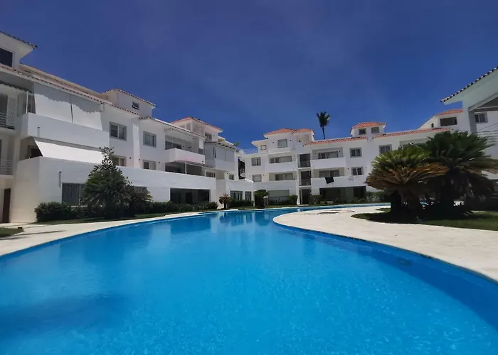 Las Terrazas Deluxe Pool Beach Club & Spa