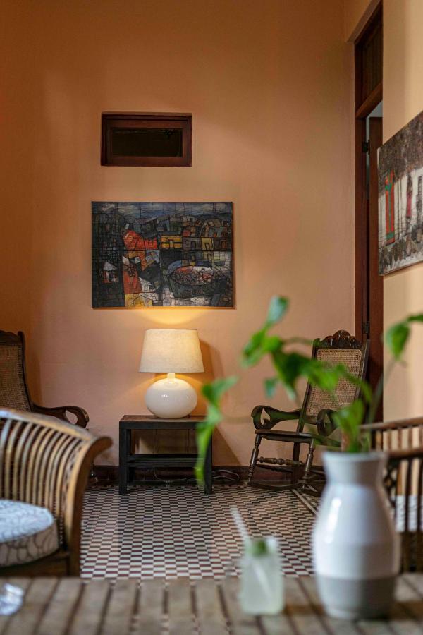 Colonial 3*