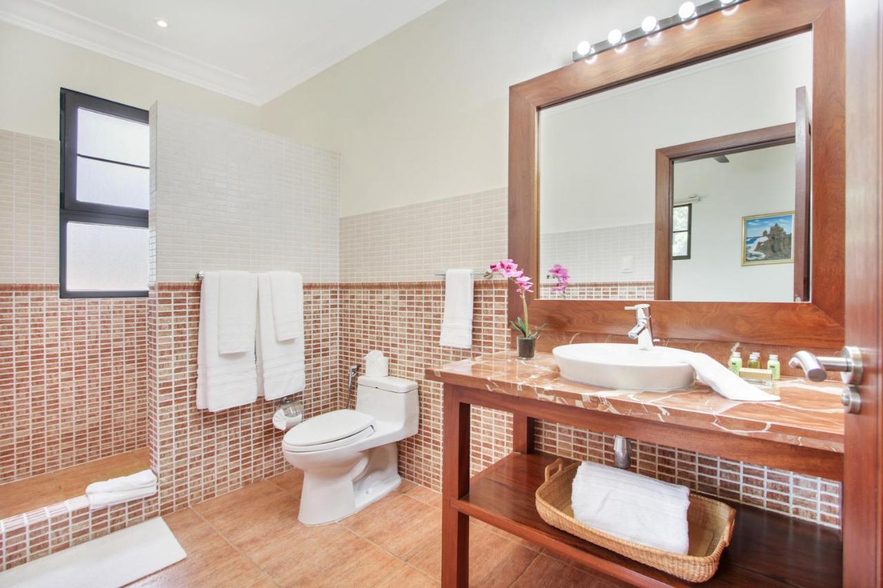 Spacious 4 Bedroom With Pool, Touring Cart & Maid * Punta Cana