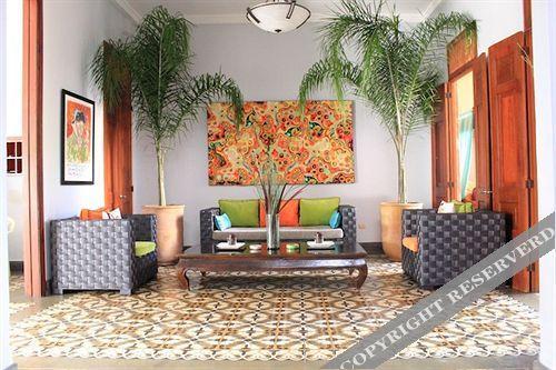 Colonial Hotel 3*