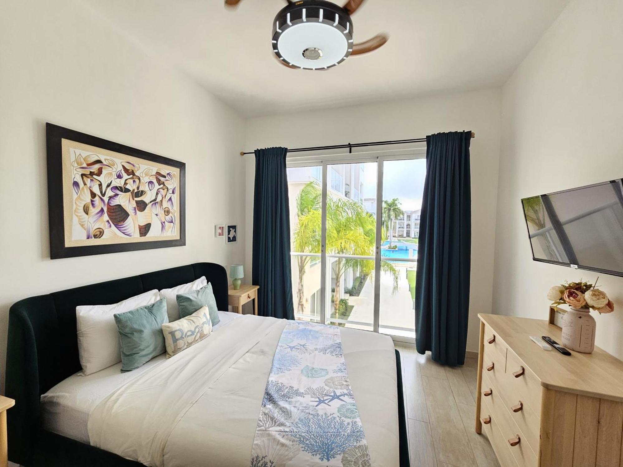 Beachside Oasis: Pool Views And Casino Access *