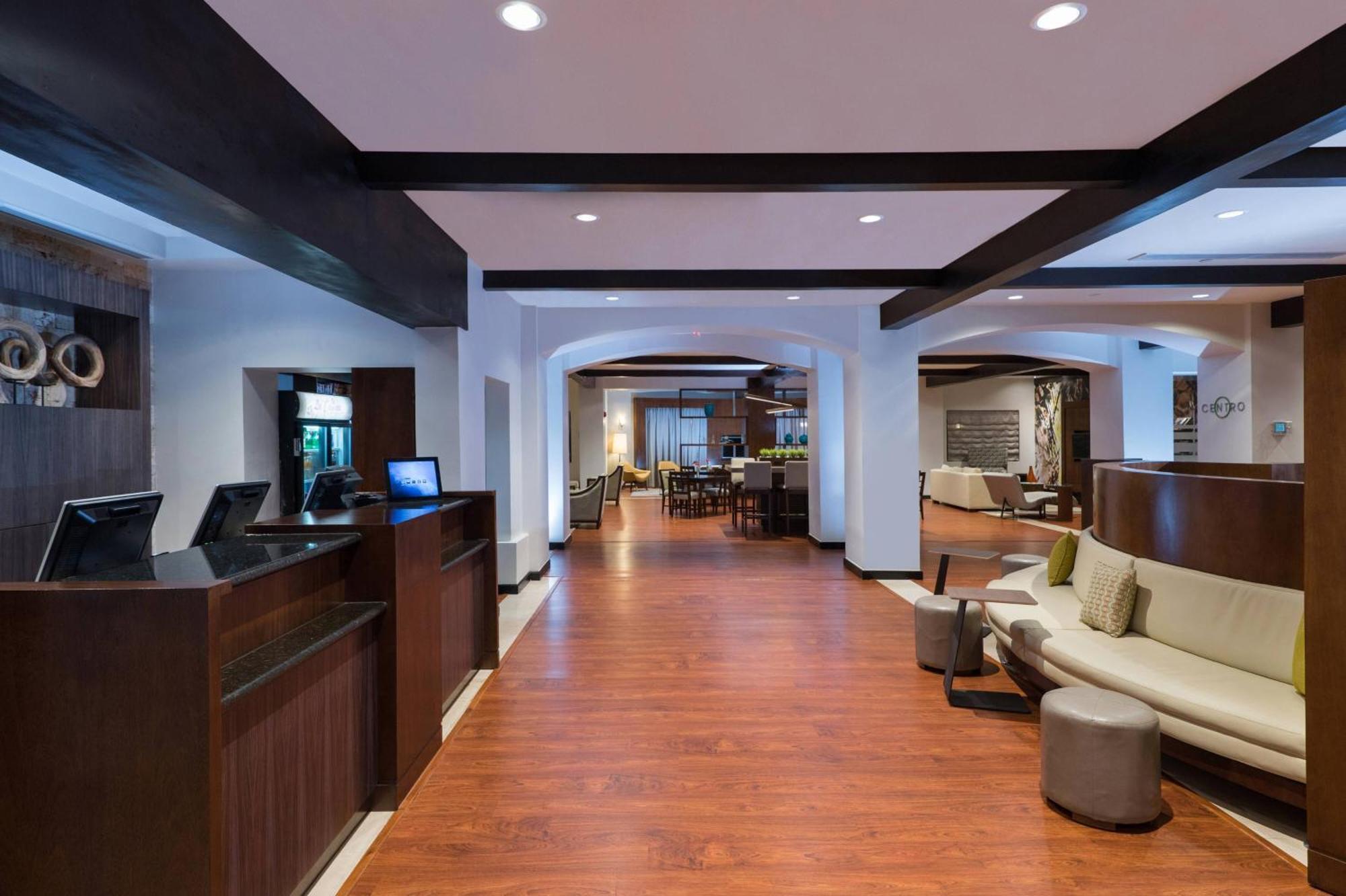 Hotel Courtyard By Marriott