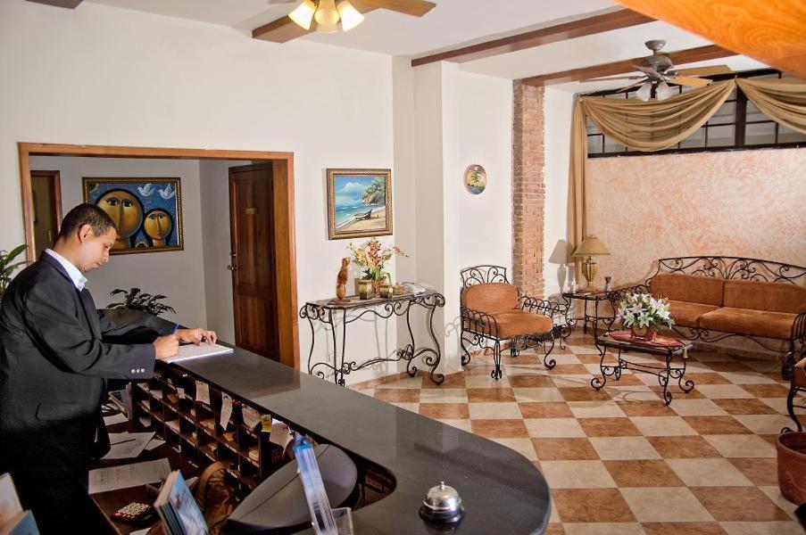 Hotel Carey House 3*