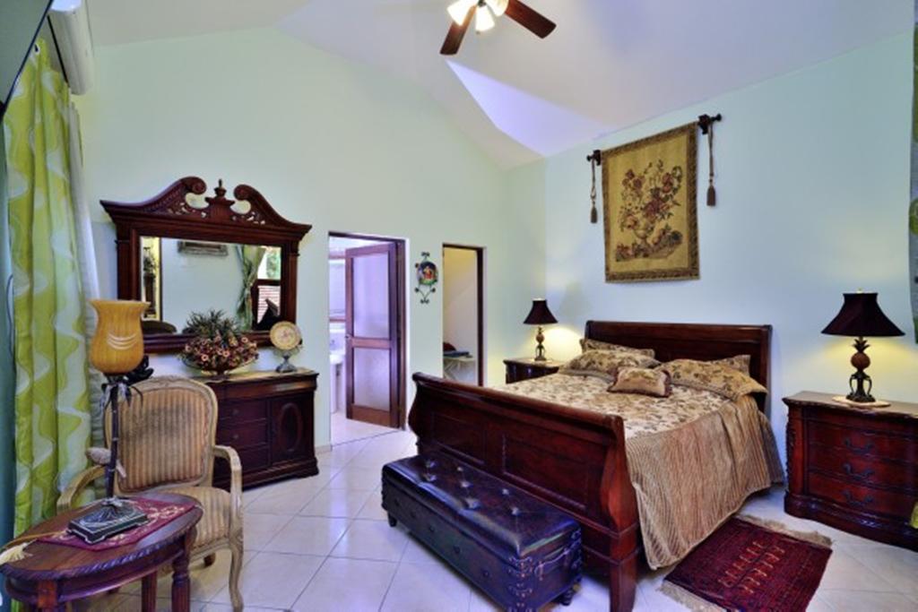 Mariposa Villa *