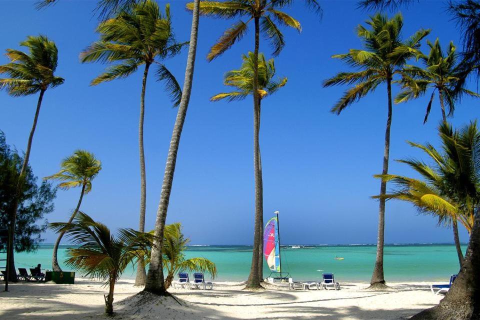 Larimar Beach Bed & Breakfast *