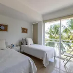 Beachfront 4Beds Jacuzzi Privacy Full Kitchen