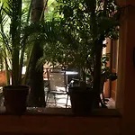 Paseo Colonial