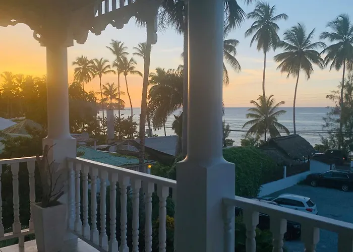 Beachfront Unit With Stunning Sunsets And Starlink Internet !