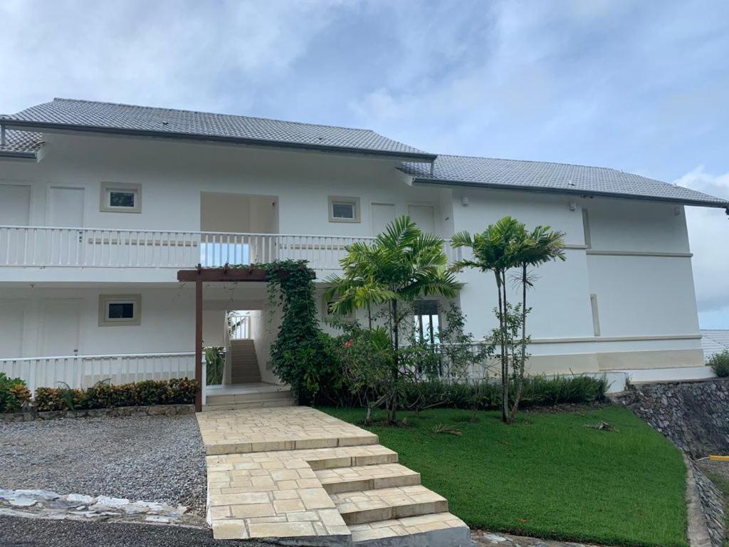 Vista Mare Spectacular Ocean View Spacious 2-bedroom Condo, Apartment