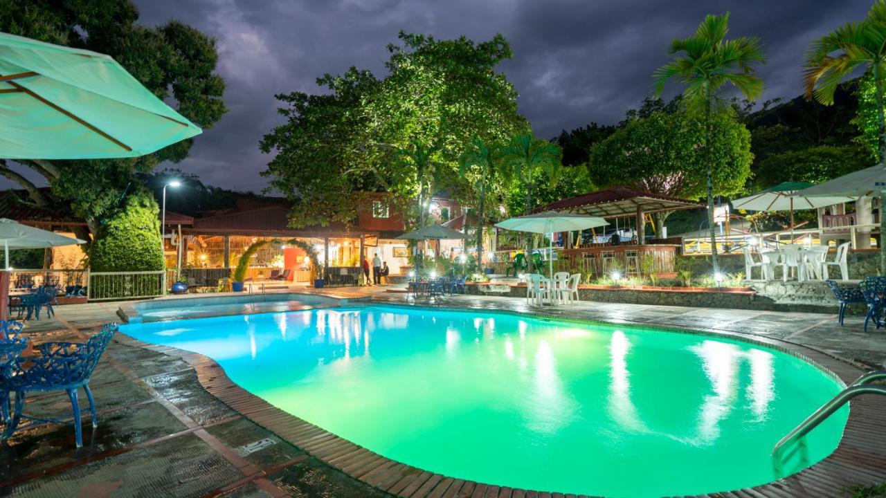 Hotel River Club & 3*
