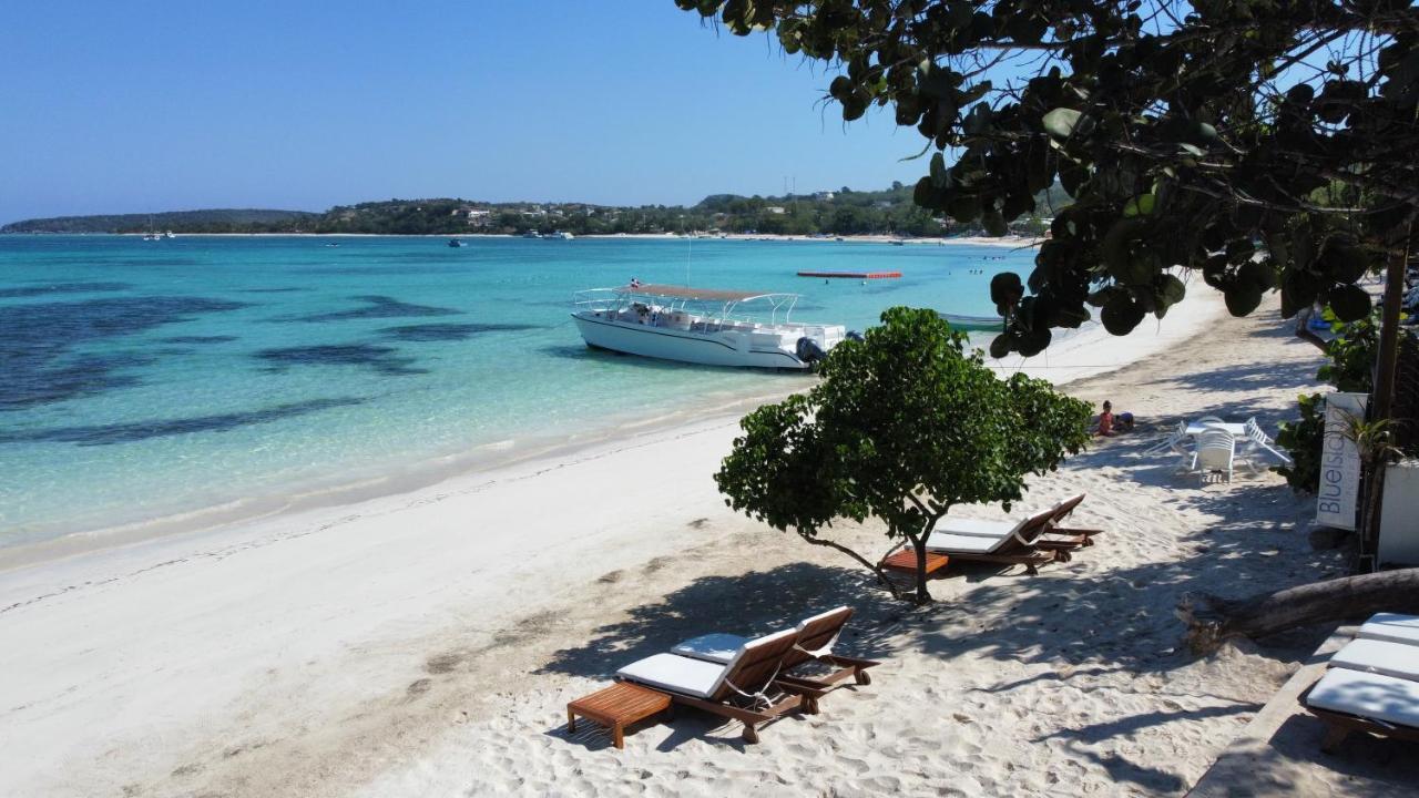 Blue Island Hotel 3*