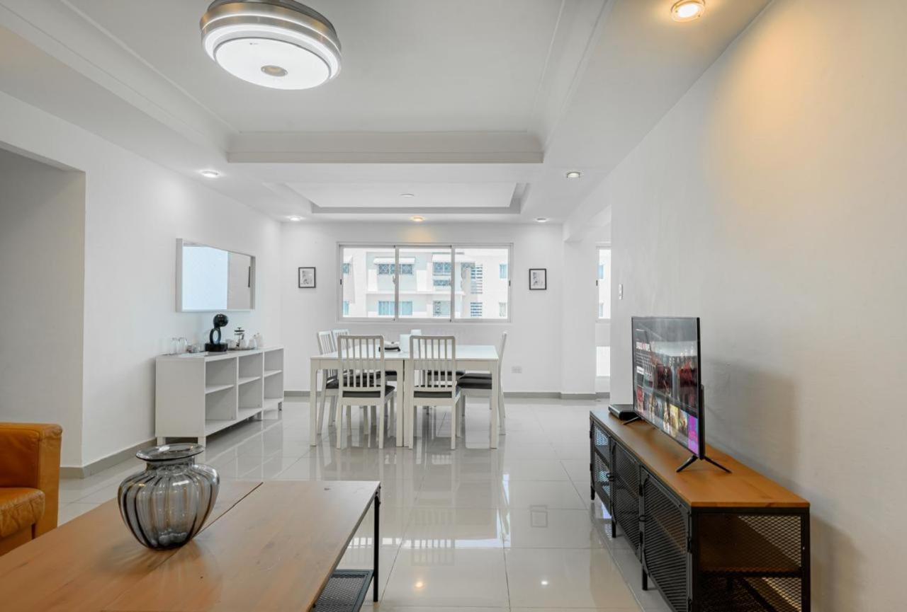 Escape Oceanfront 3br In Avenida Espana 9flr With Pool Apartment *