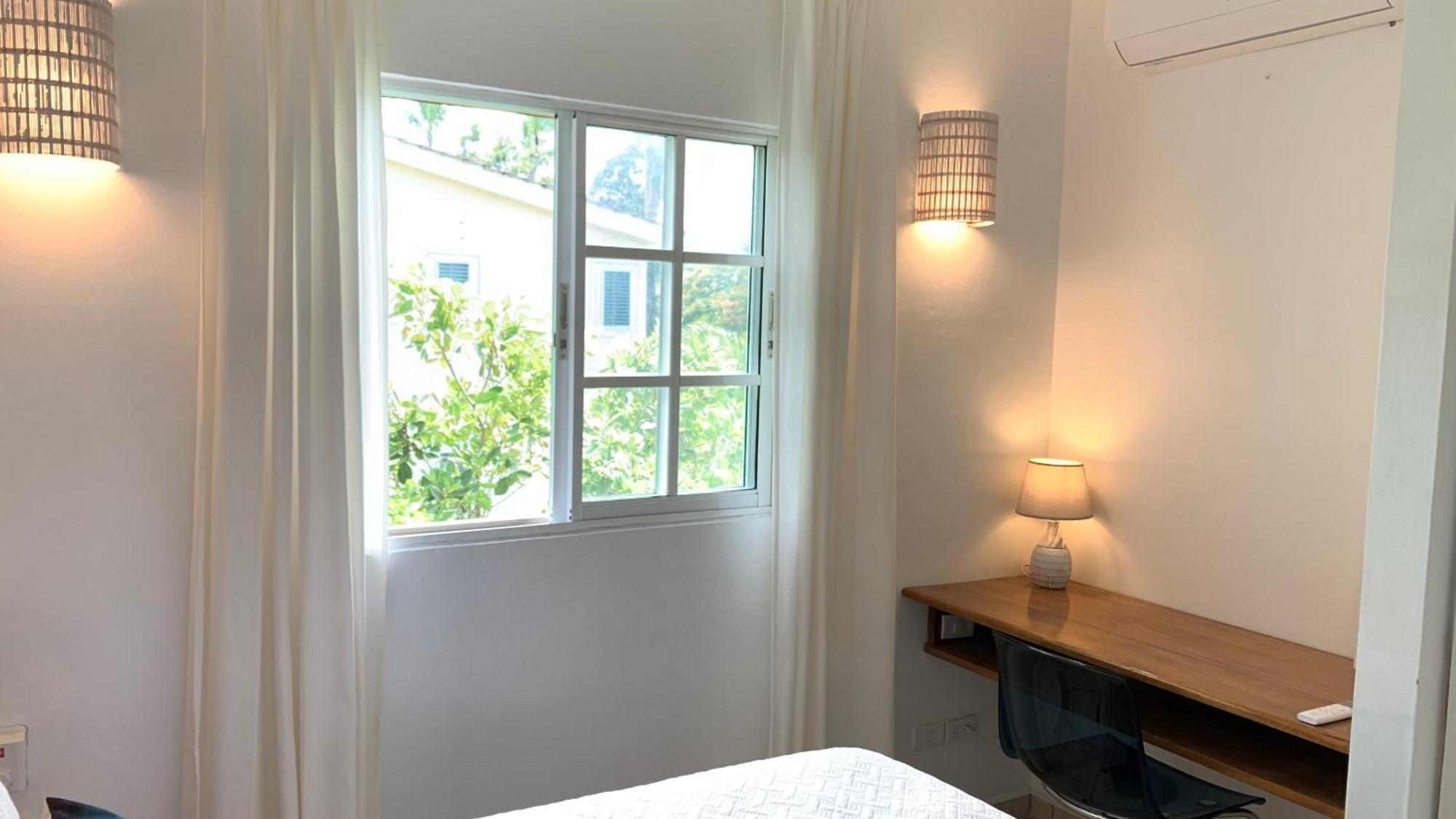 Beachfront Unit With Stunning Sunsets And Starlink Internet ! Holiday home