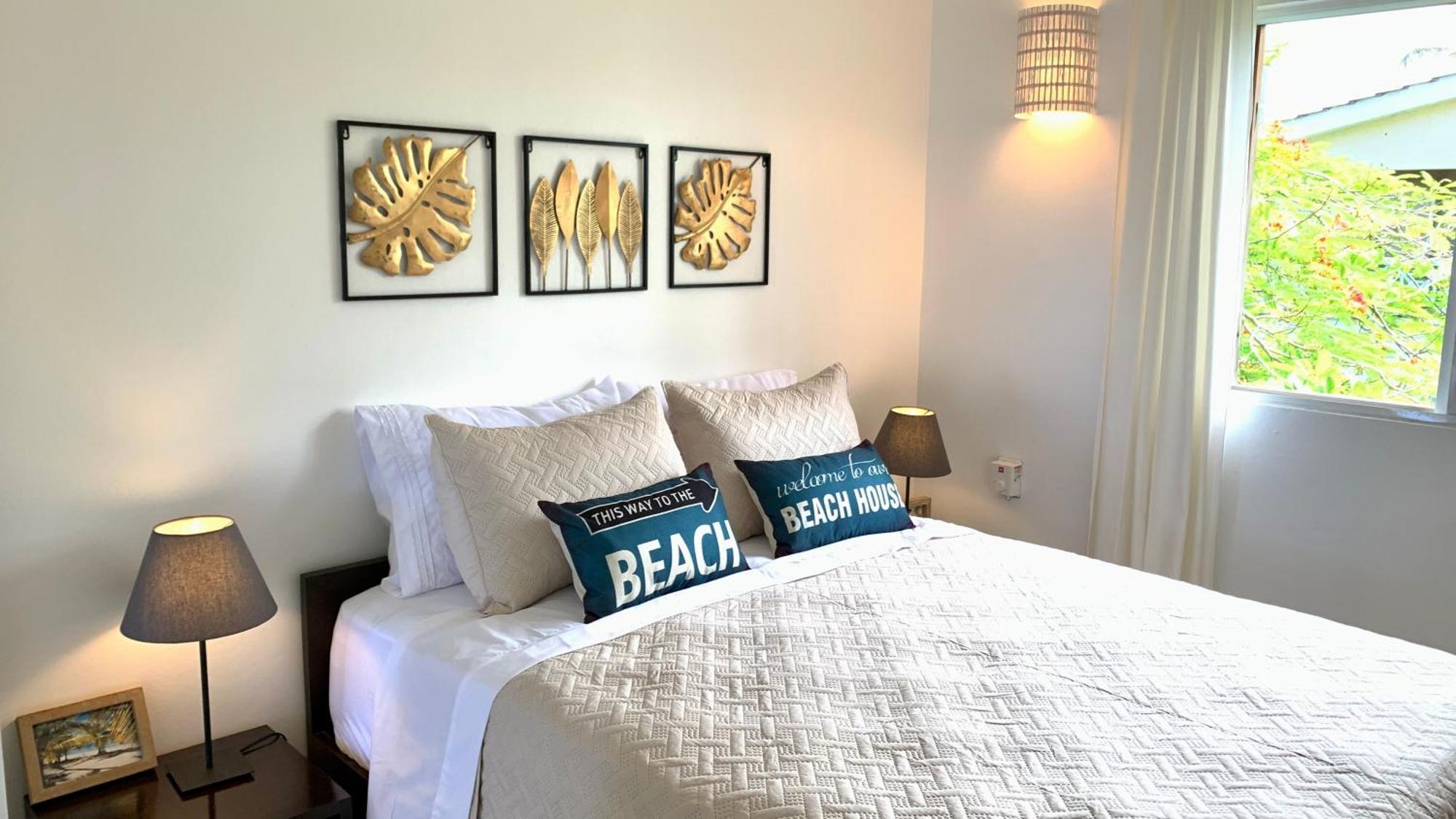 Beachfront Unit With Stunning Sunsets And Starlink Internet !
