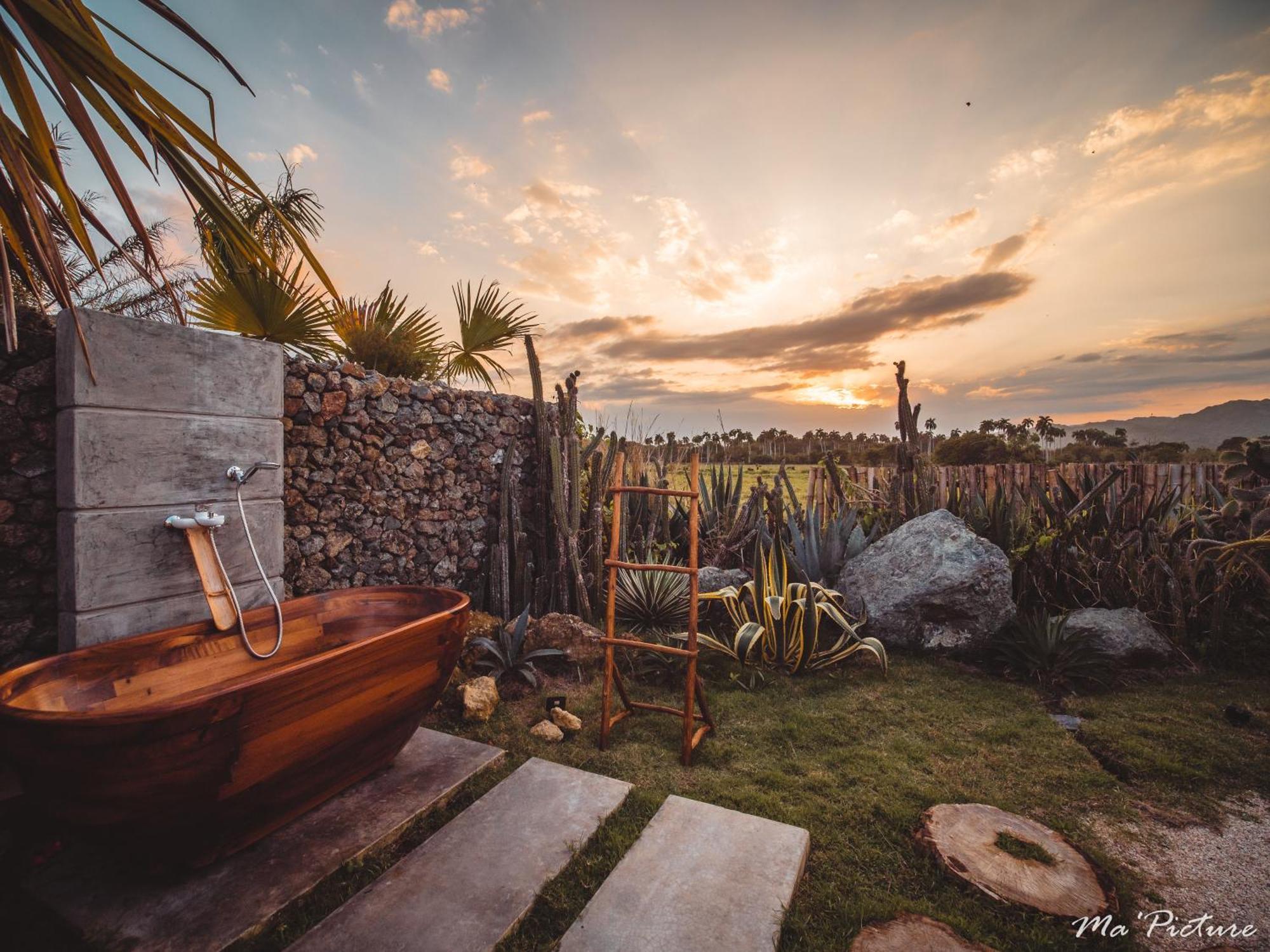 Land Bubble Glamping By Mint Luxury tent *
