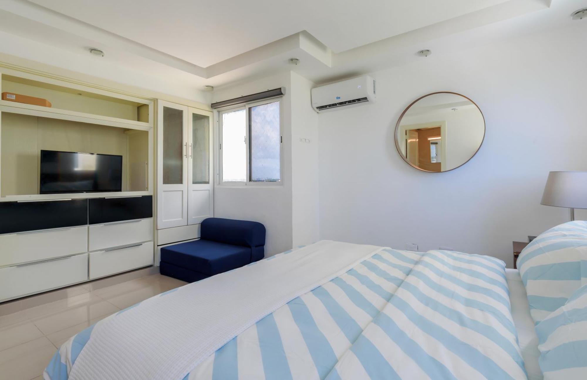 Apartment Escape Oceanfront 3br In Avenida Espana 9flr With Pool