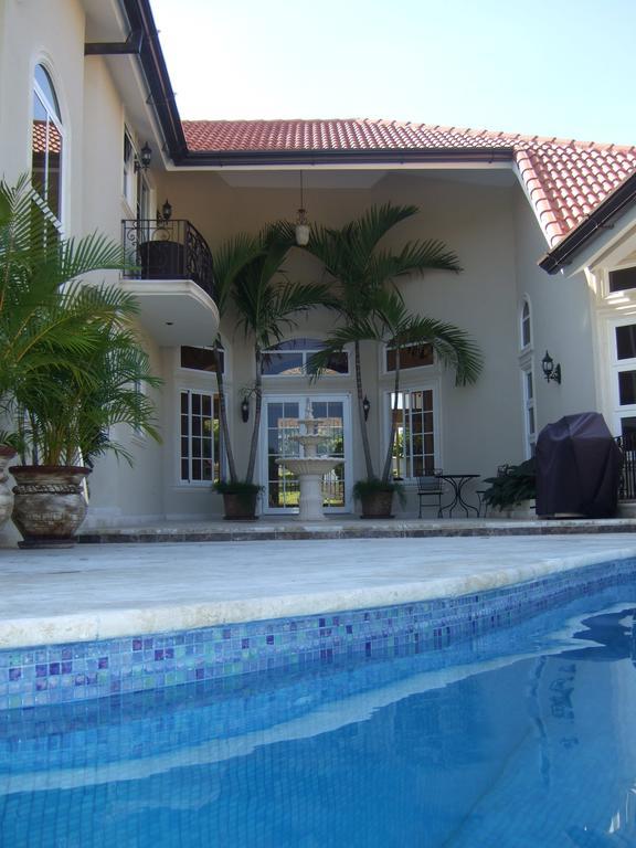 Majestic Villas #1 *