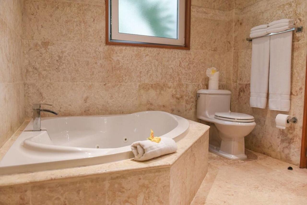 Luxury Oceanview 2 Br/2.5 Ba Apartment