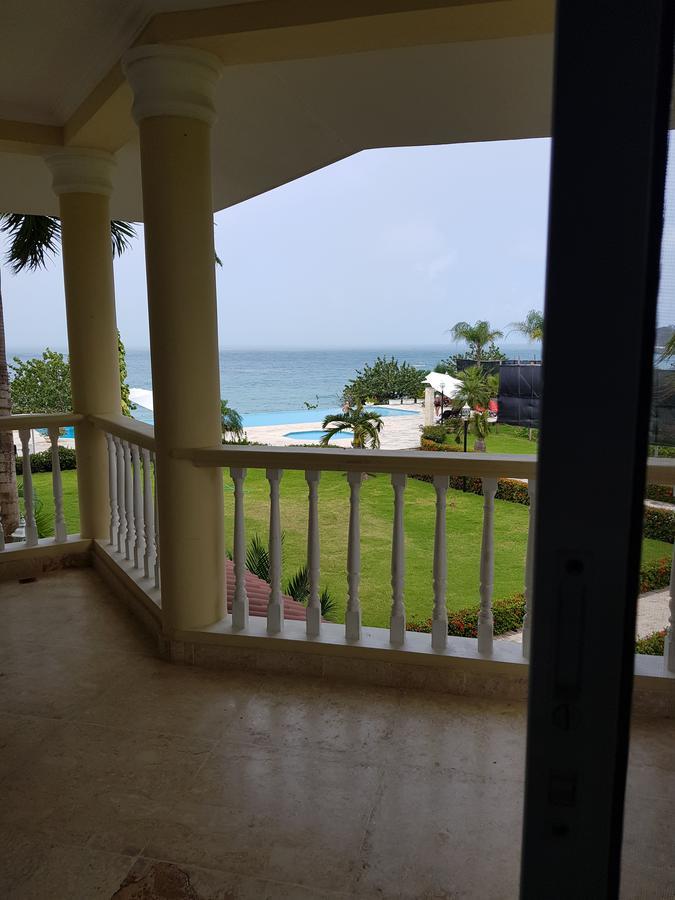 Luxury Oceanview 2 Br/2.5 Ba Apartment *