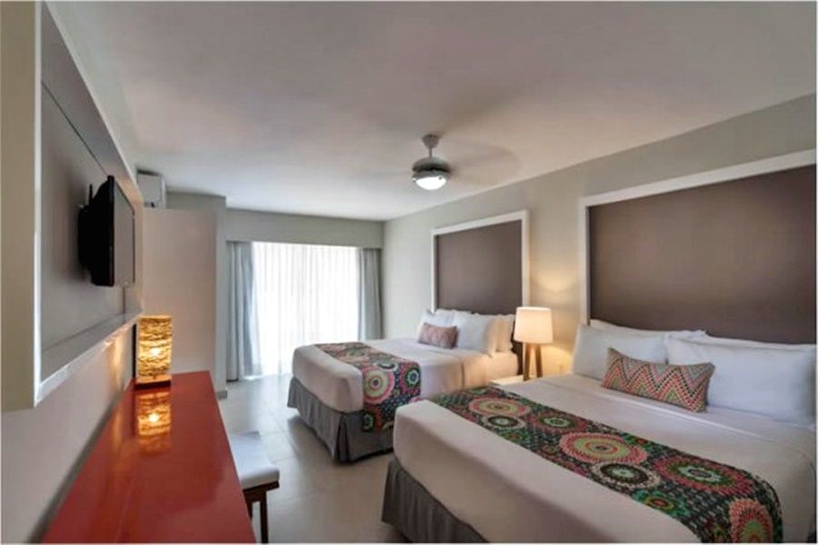 Emotions Beach By Hodelpa Hotel