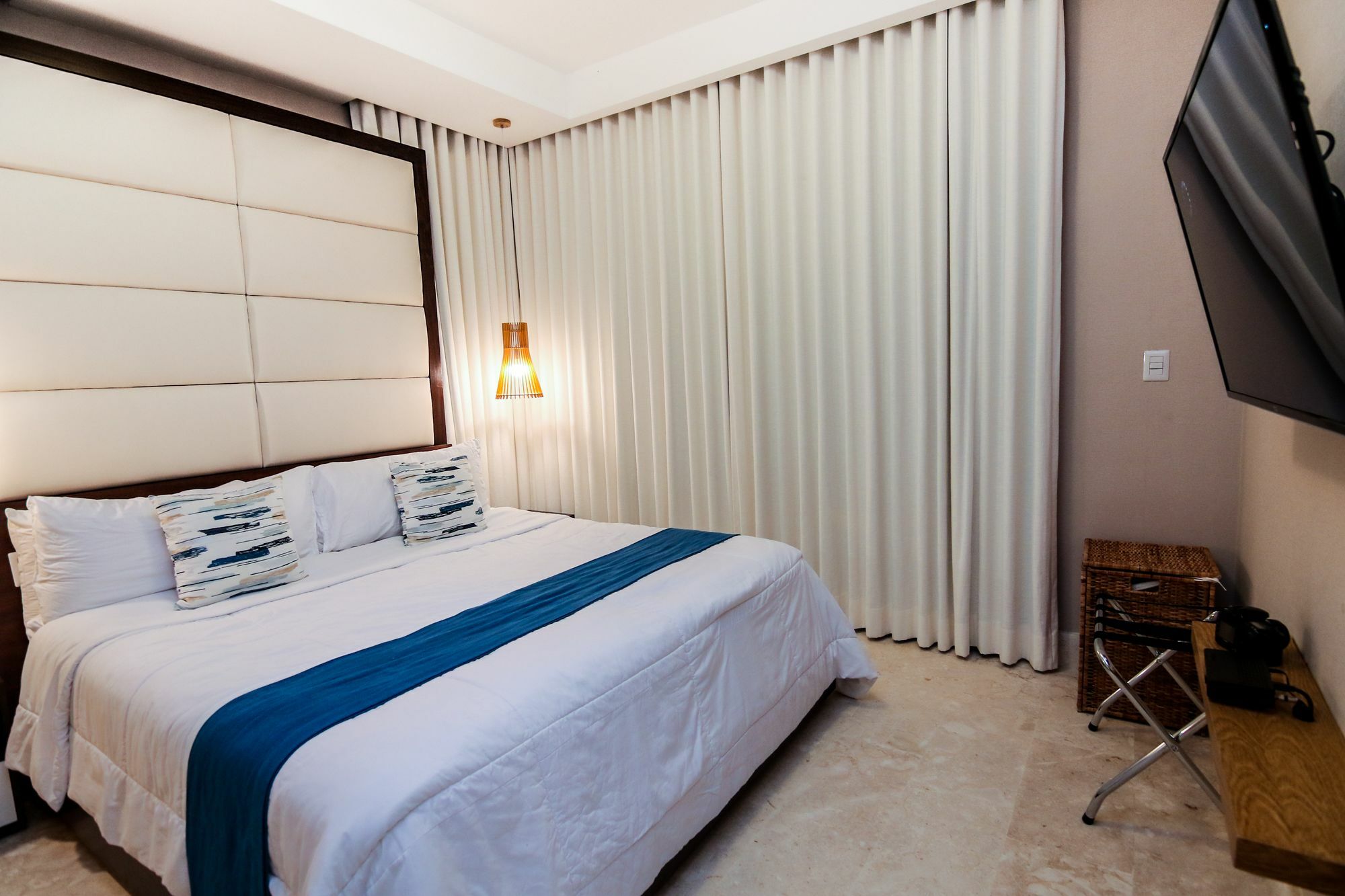 Rock Aparthotel 3*